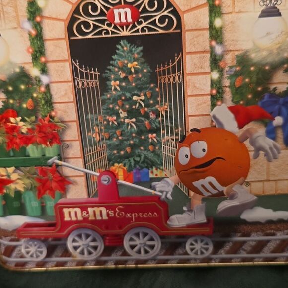 M&Ms Christmas village series train depot #13 Limited Edition Candy Tin 2001 - Picture 2 of 6